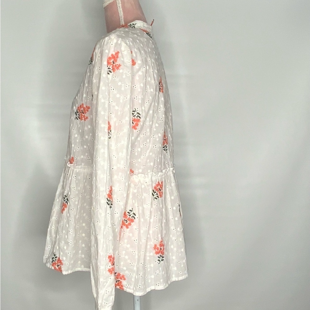 Solitairy gorgeous eyelet embroidered top. - Picture 8 of 11